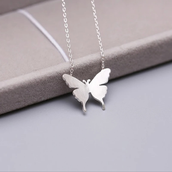 Beautiful 925 sterling silver butterfly necklace! - Picture 6 of 6